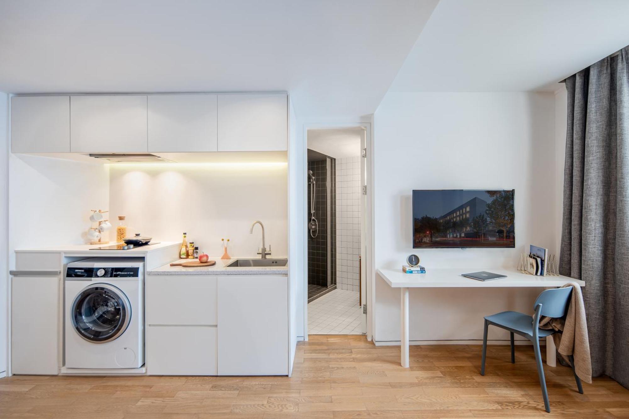 Base-shanghai Suhe Serviced Apartment, Near East Nanjing Road & People's Square