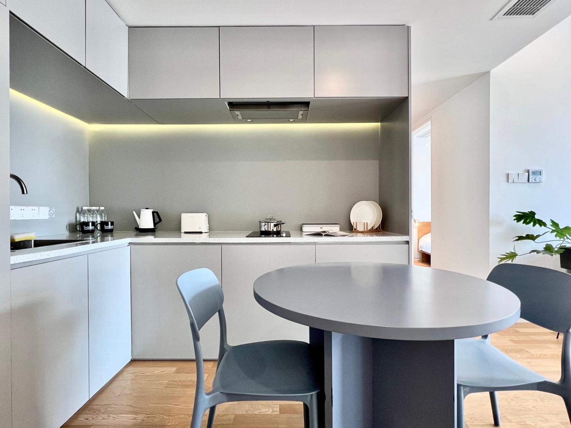 Base-shanghai Suhe Serviced Apartment, Near East Nanjing Road & People's Square 4*