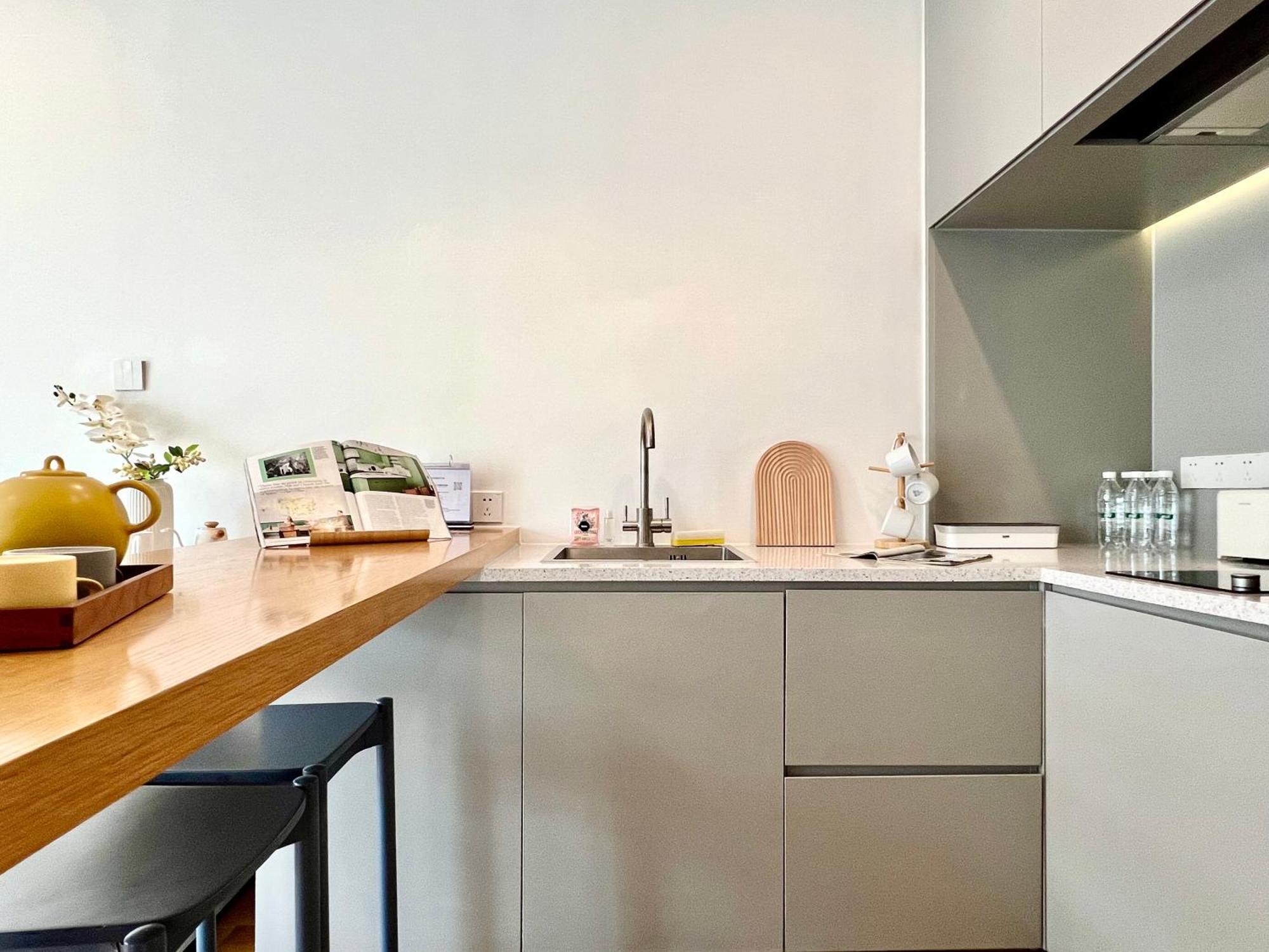 Base-shanghai Suhe Serviced Apartment, Near East Nanjing Road & People's Square Appart hôtel 4*
