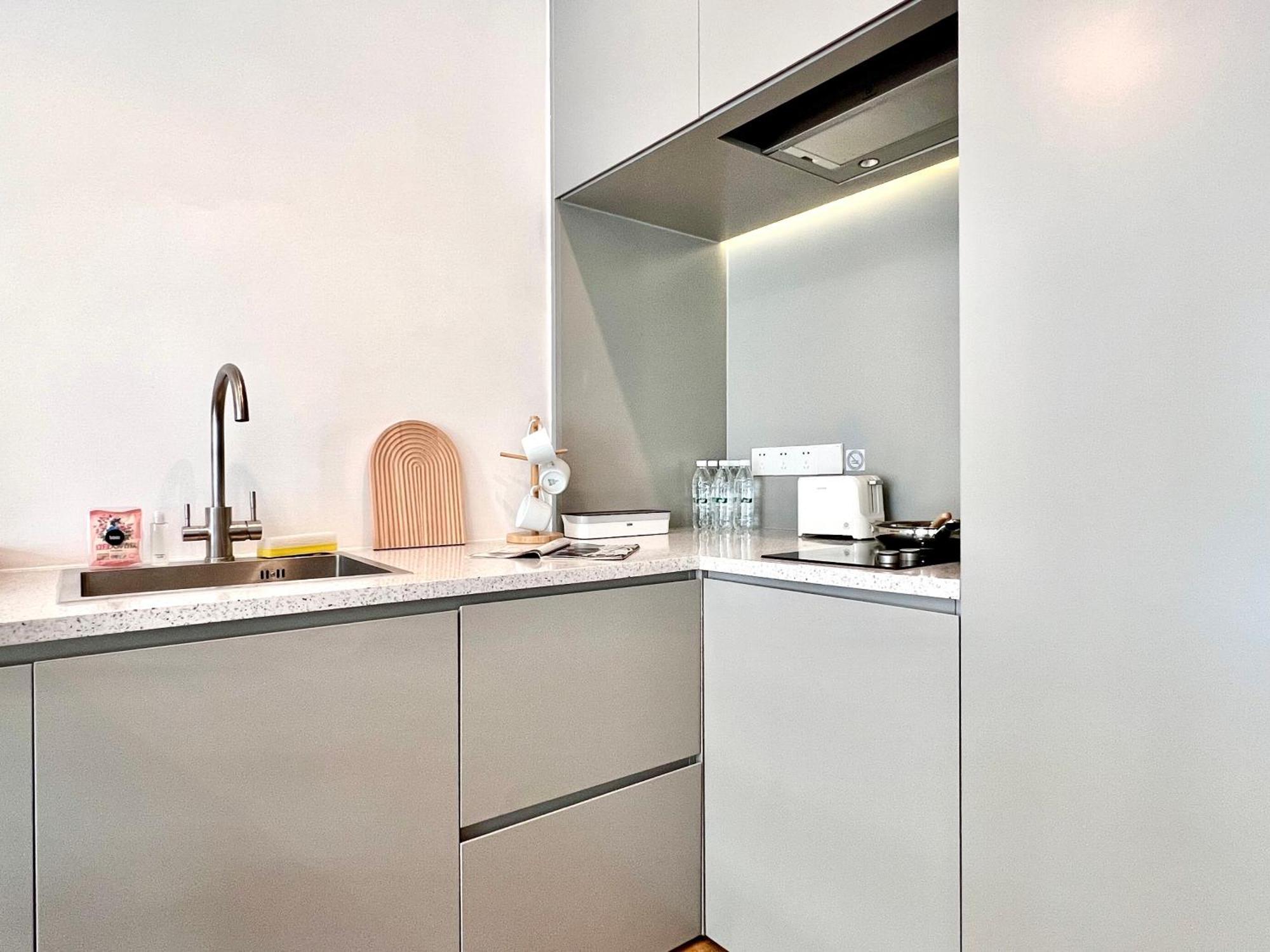 Base-shanghai Suhe Serviced Apartment, Near East Nanjing Road & People's Square Khách sạn hẻo lánh Thượng Hải