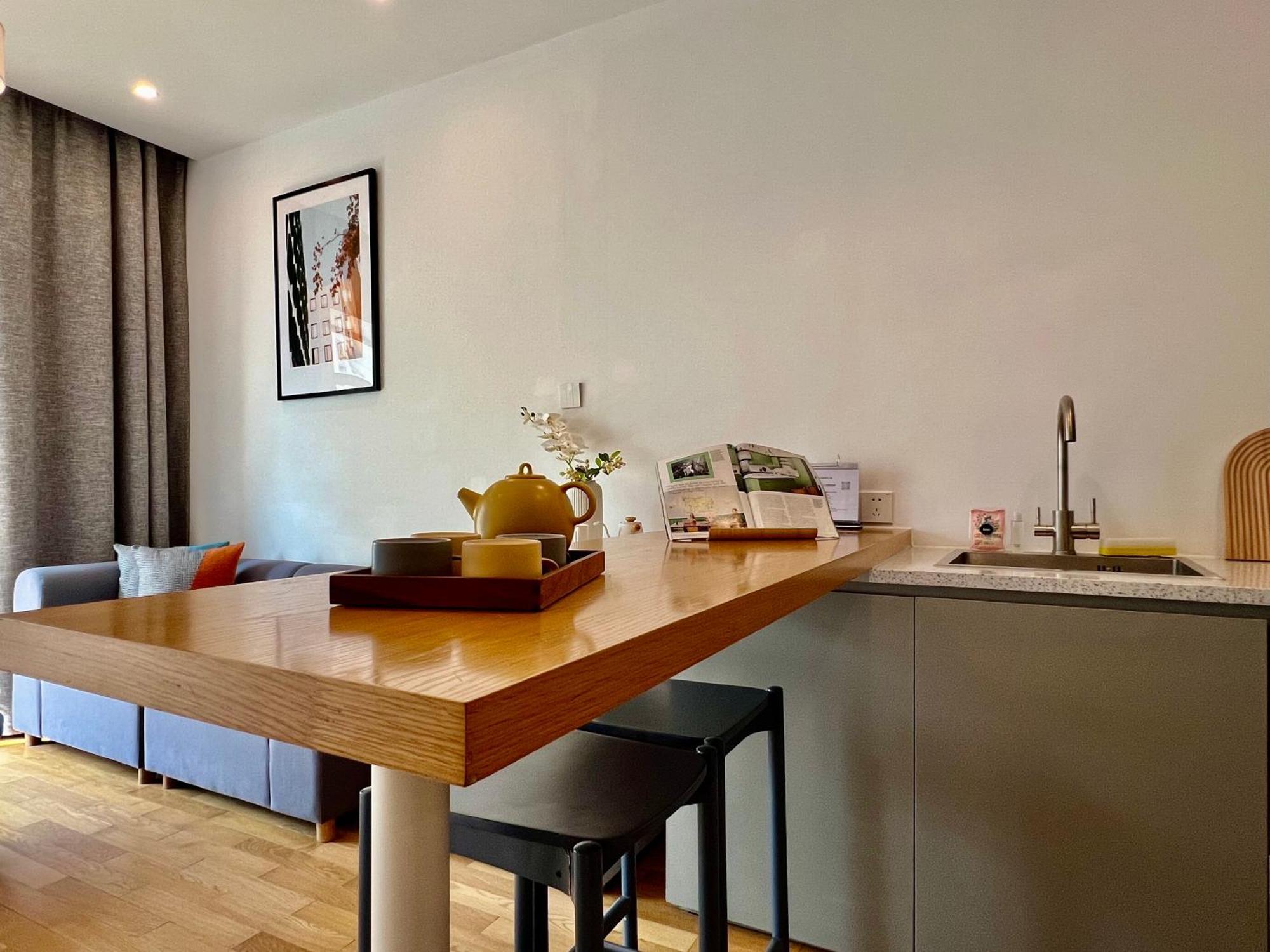 Base-shanghai Suhe Serviced Apartment, Near East Nanjing Road & People's Square 4*